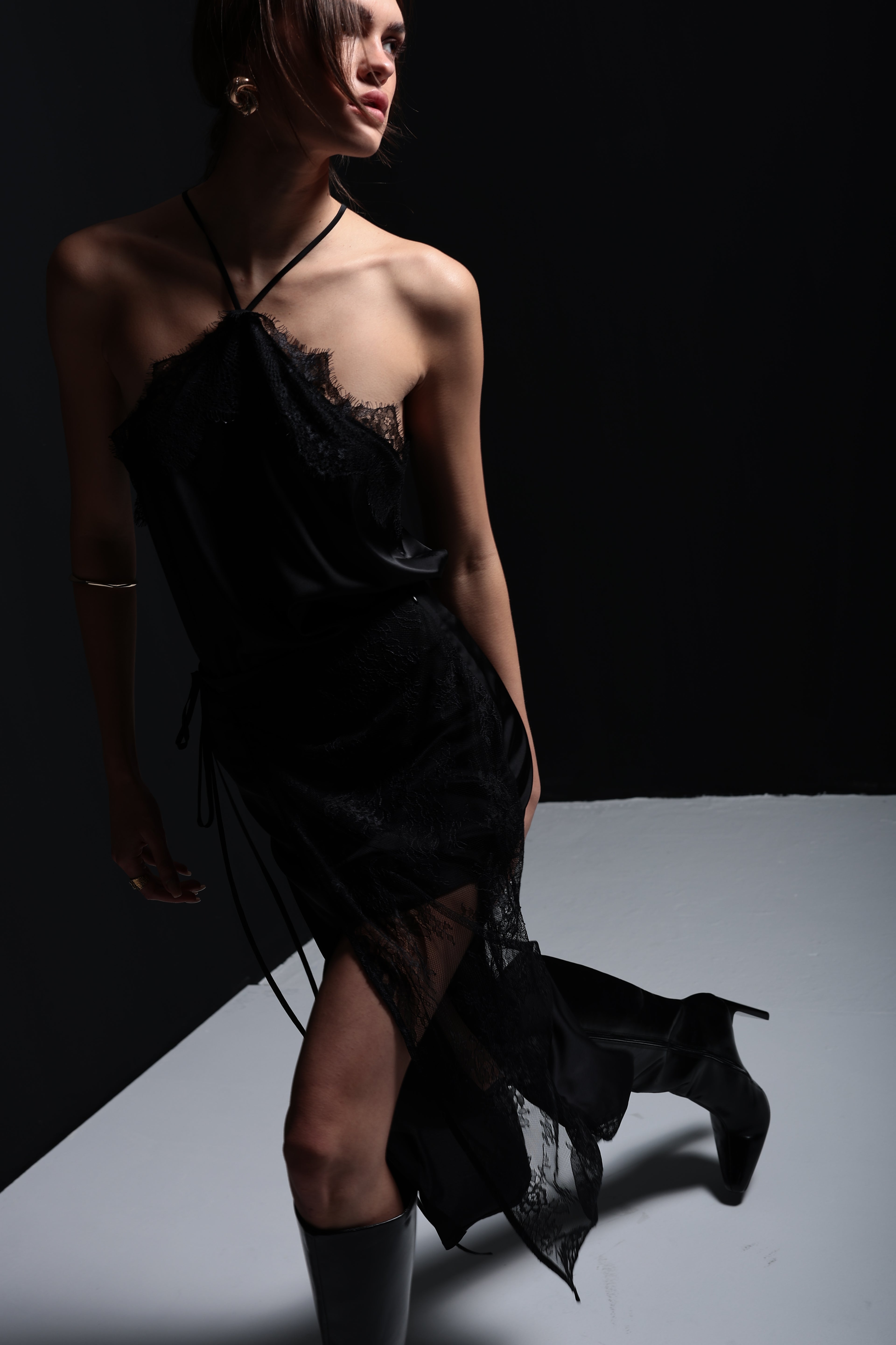 Dantel detaylı saten etek