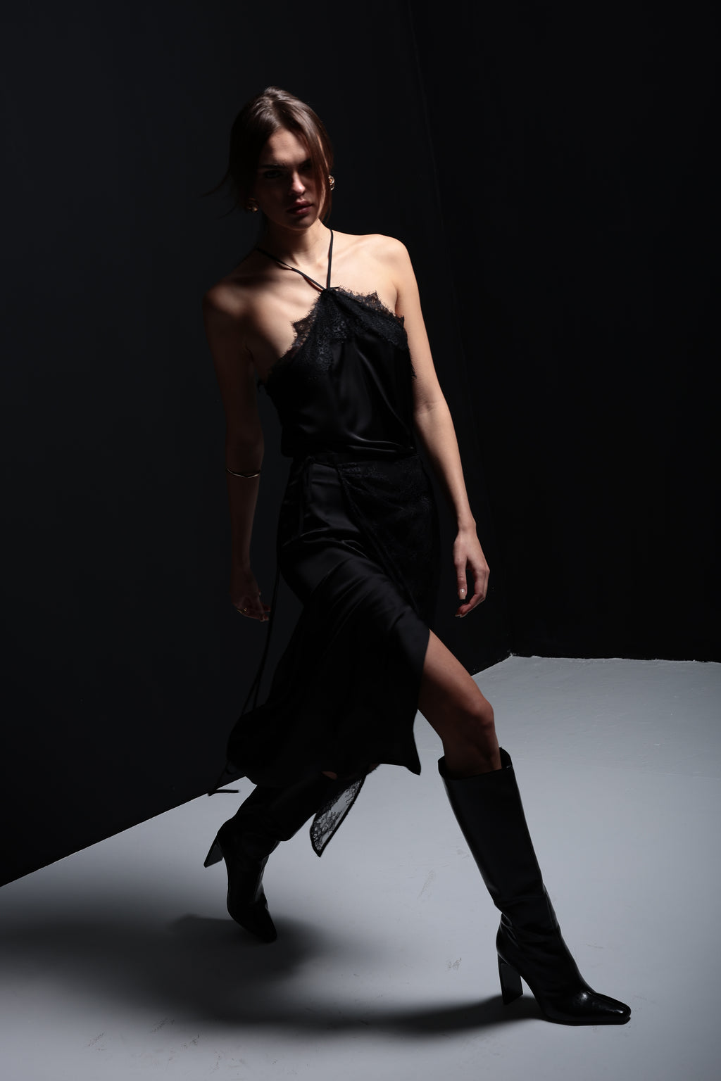 Dantel detaylı saten etek