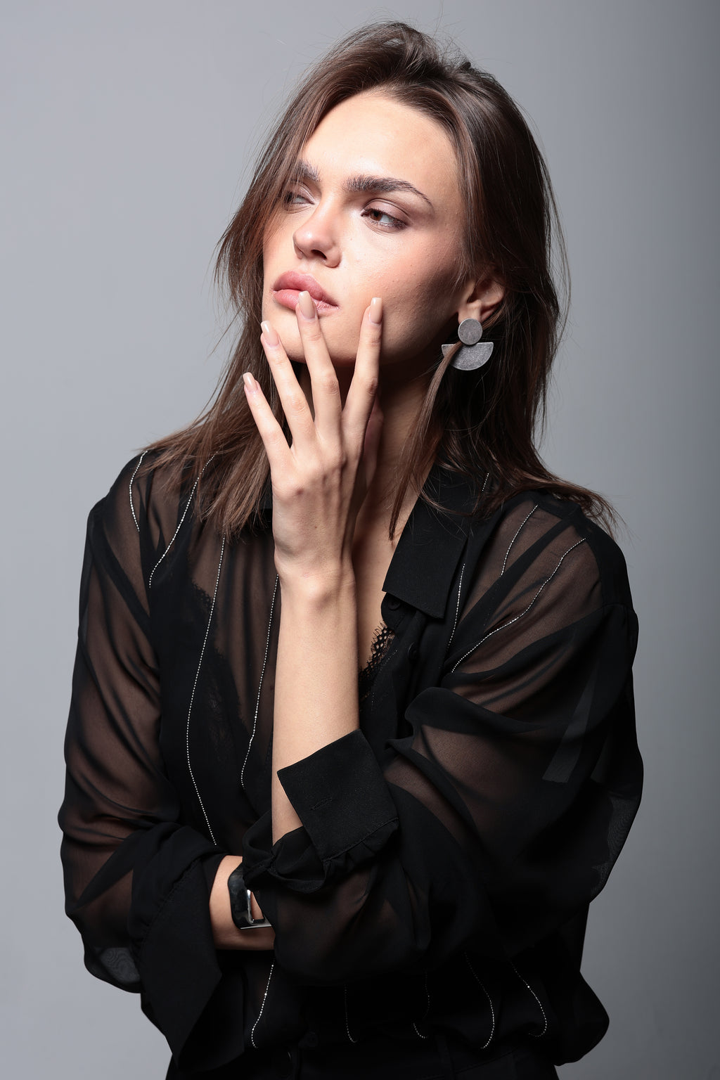 Zincir nakışlı transparan gömlek