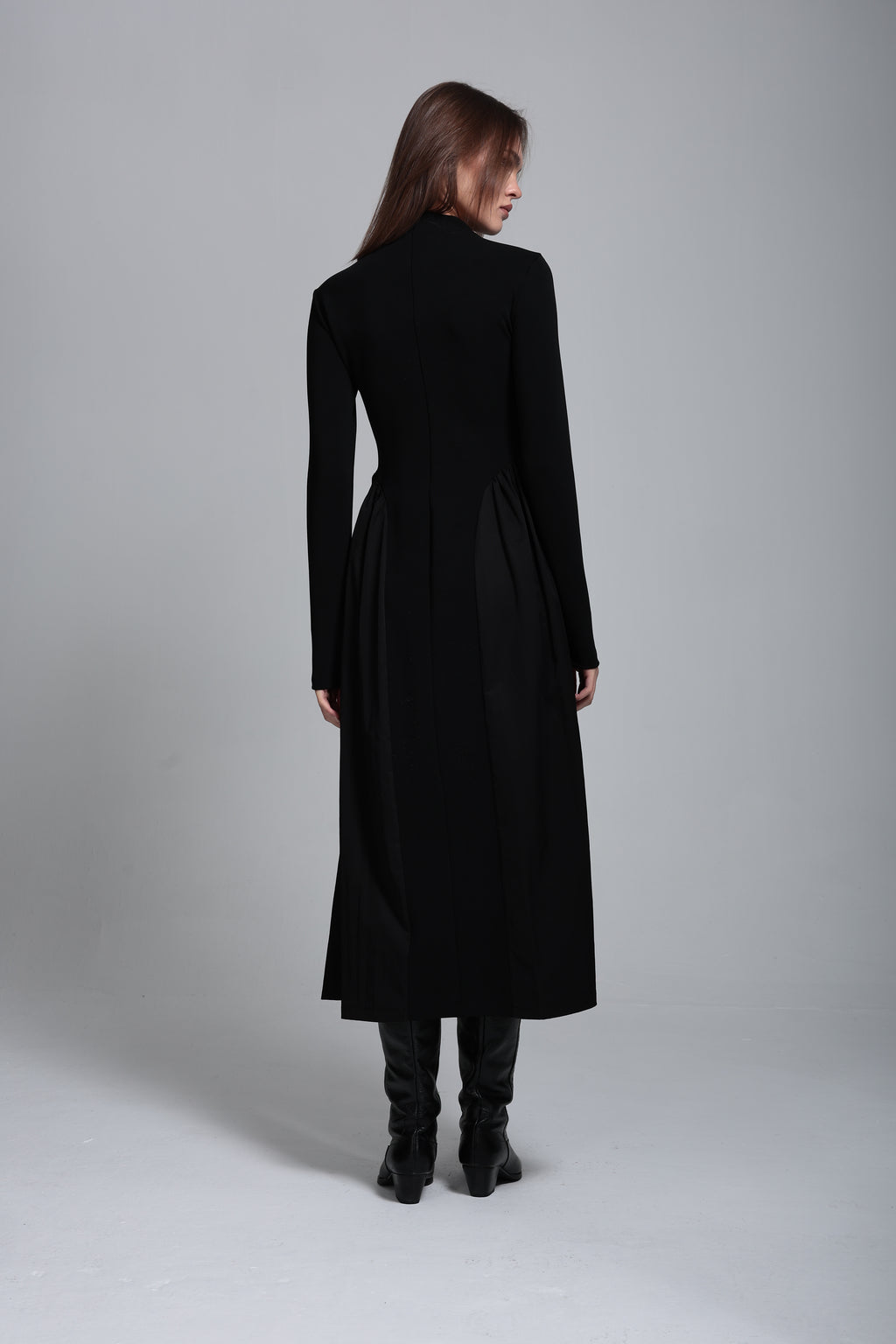 Teknik kumaş detaylı örme elbise