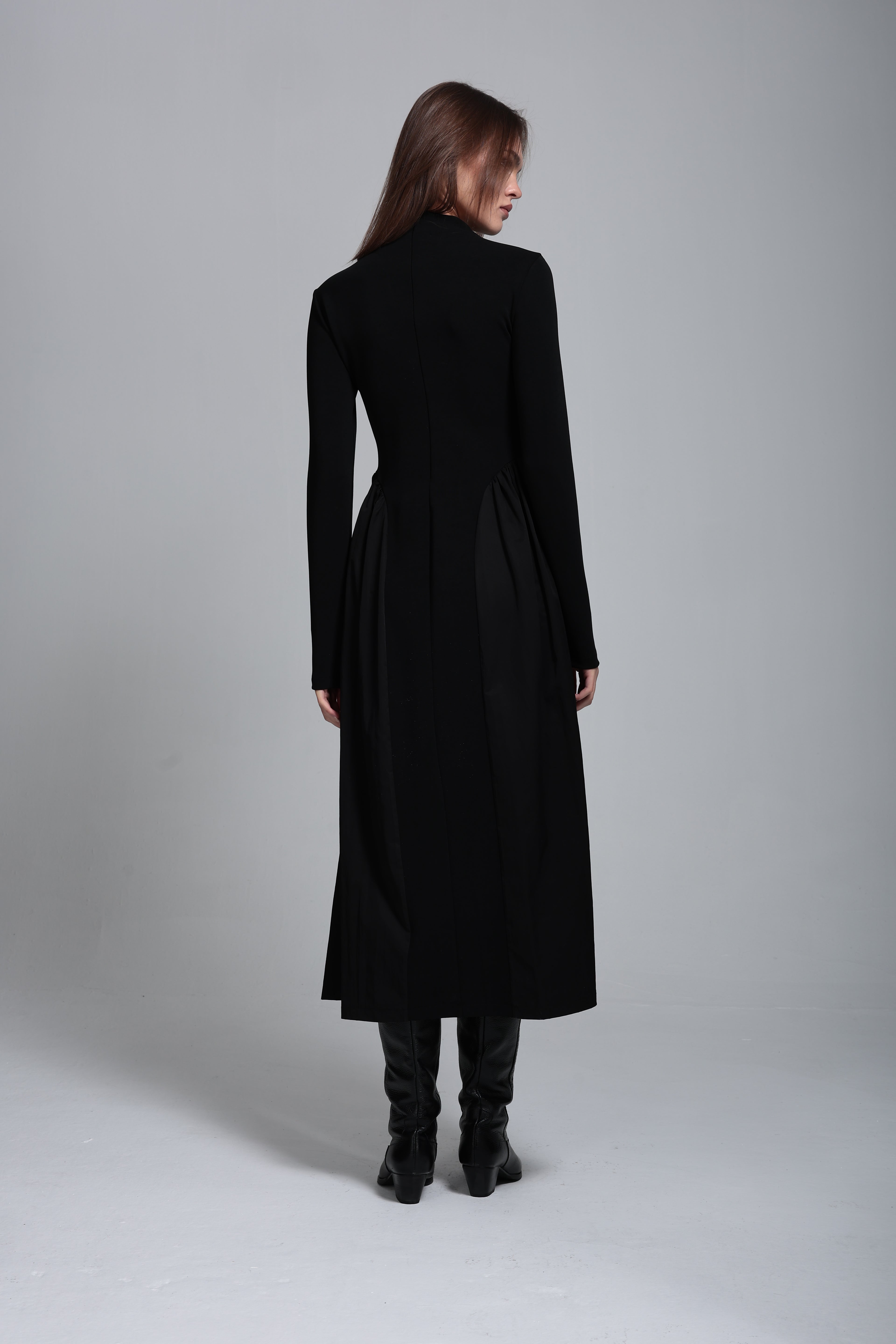 Teknik kumaş detaylı örme elbise