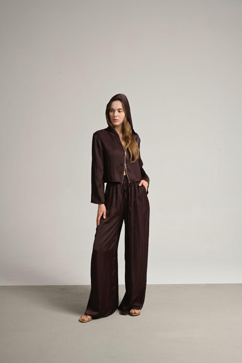 bordo beli lastikli saten pantolon